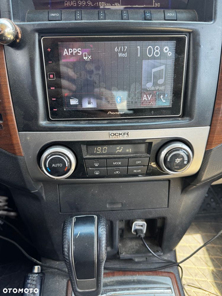 Mitsubishi Pajero - 3