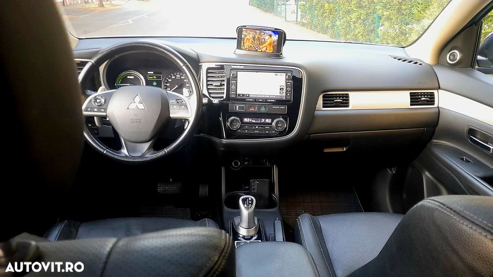 Mitsubishi Outlander 2.0 4WD - 5