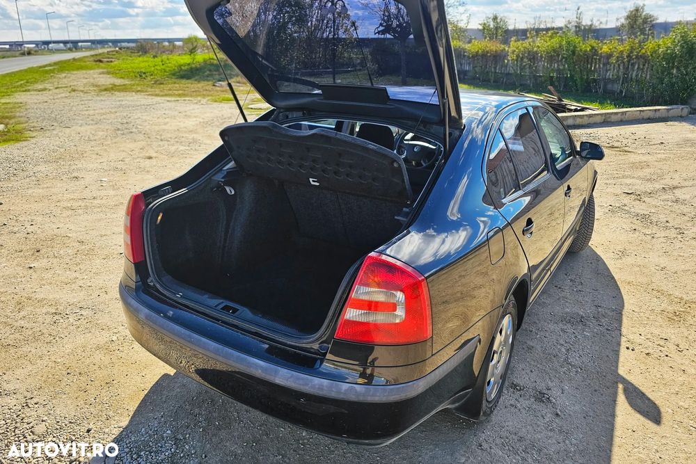 Skoda Octavia 1.6 Ambiente - 8