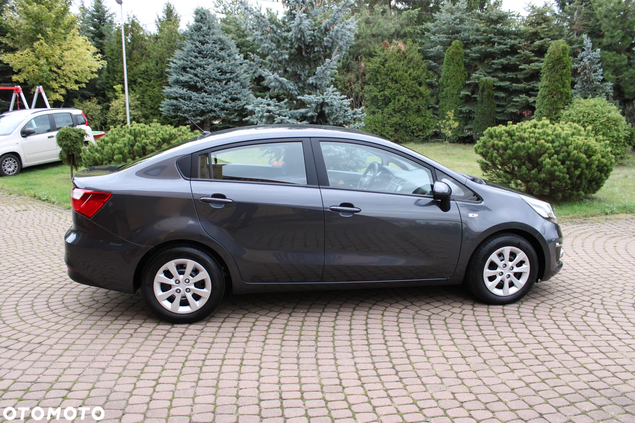 Kia Rio 1.4 M - 10