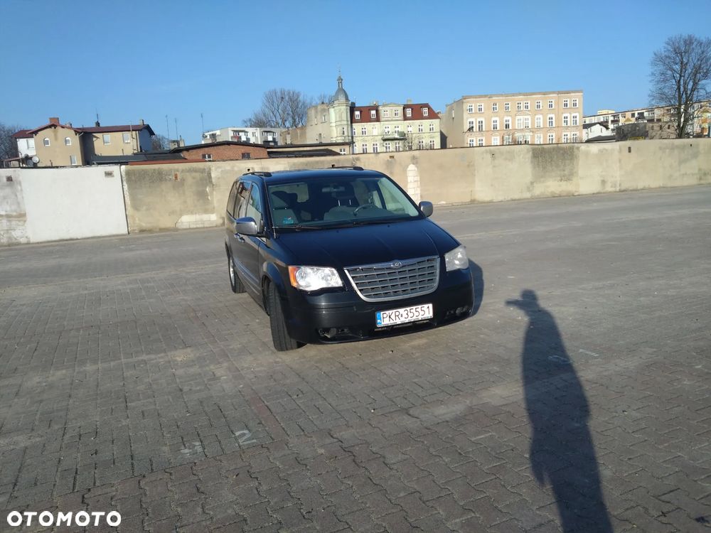 Chrysler Town & Country - 8