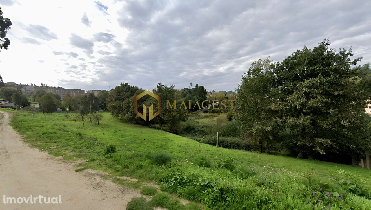 Terreno Rústico com Capacidade Construtiva junto ao Rio Febros - Grande imagem: 2/7