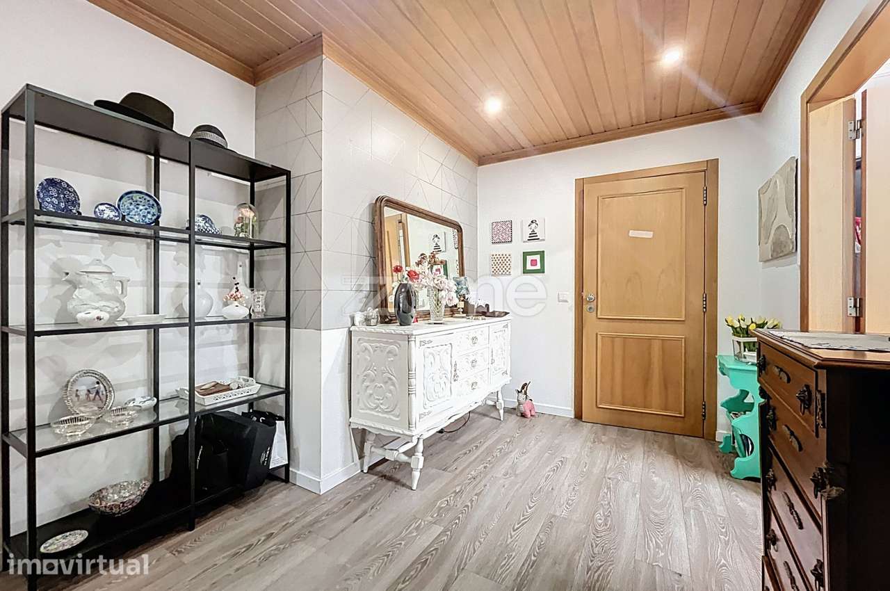 Apartamento T3 com Terraço Exclusivo de 70m² | Garagem | Remodelado - Grande imagem: 3/47