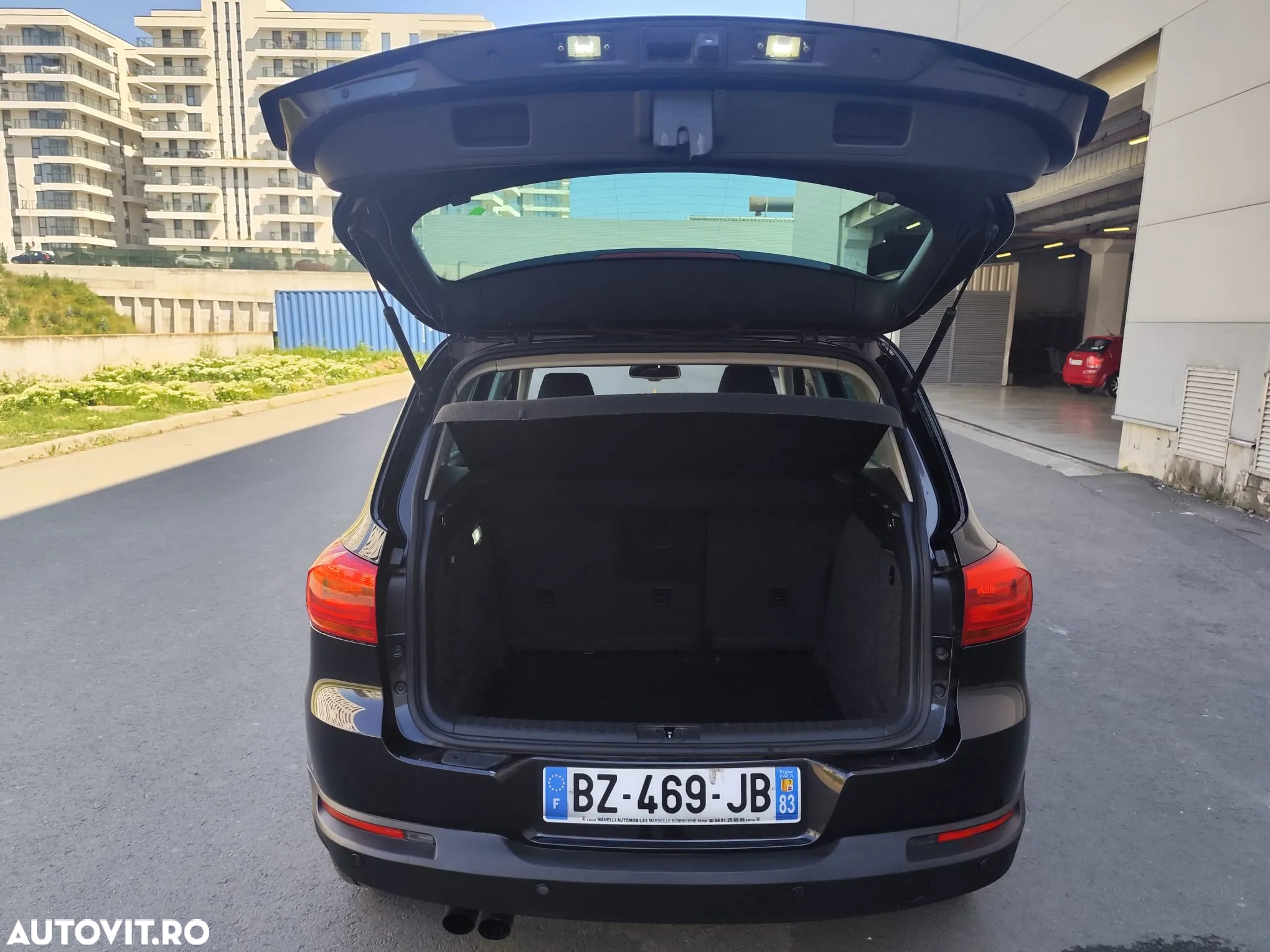 Volkswagen Tiguan 2.0 TDI DPF BlueMotion Technology Lounge Sport & Style - 15