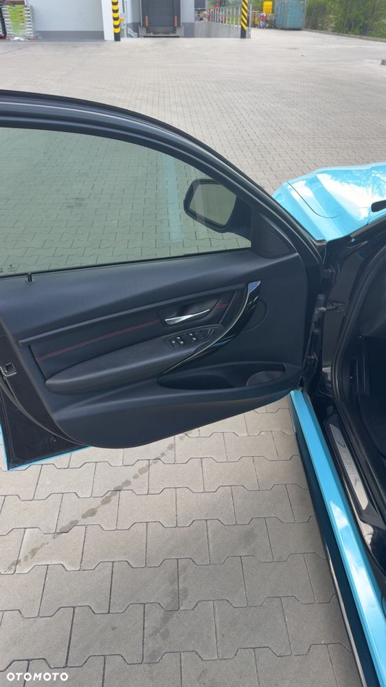 BMW Seria 3 328i Sport Line - 31