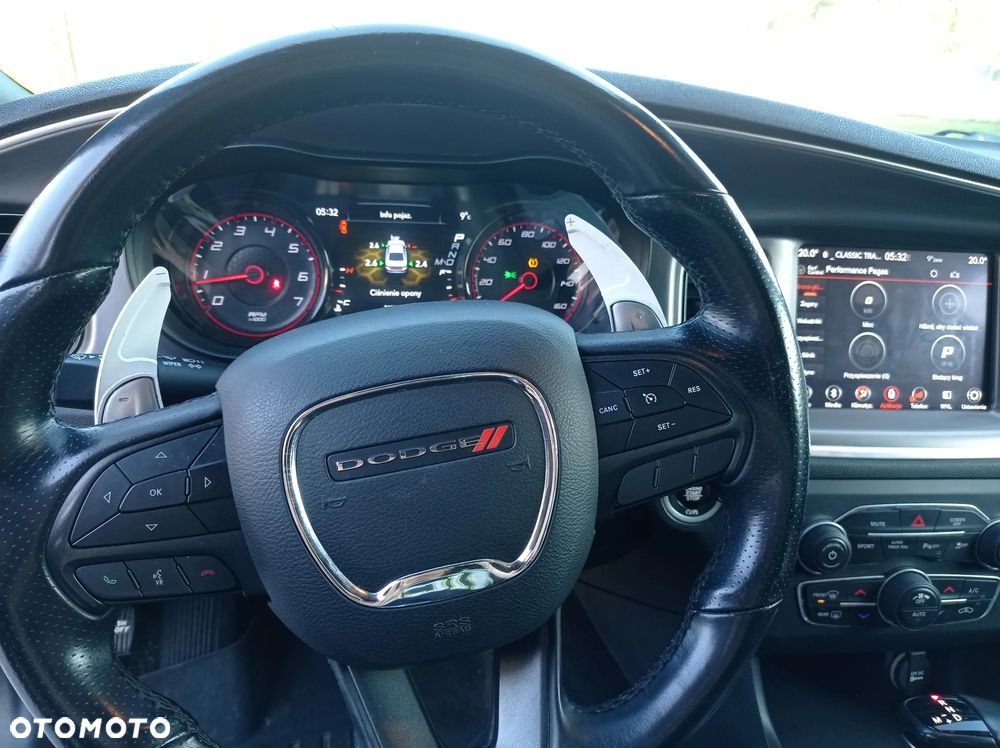 Dodge Charger 5.7 R/T - 8