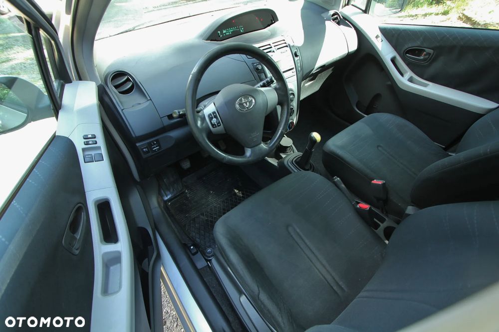 Toyota Yaris 1.3 - 2