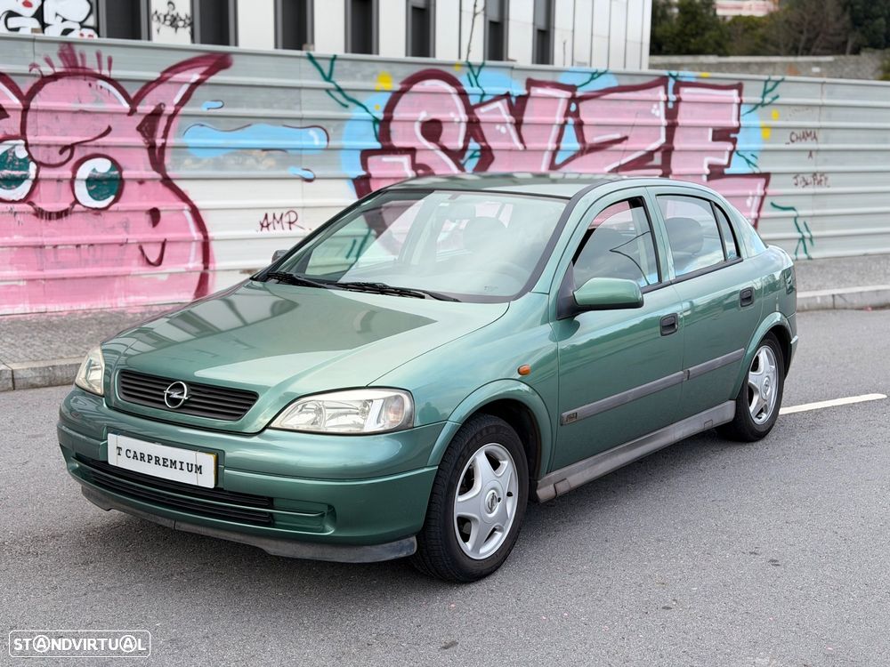 Opel Astra 1.4i Sportive - 4