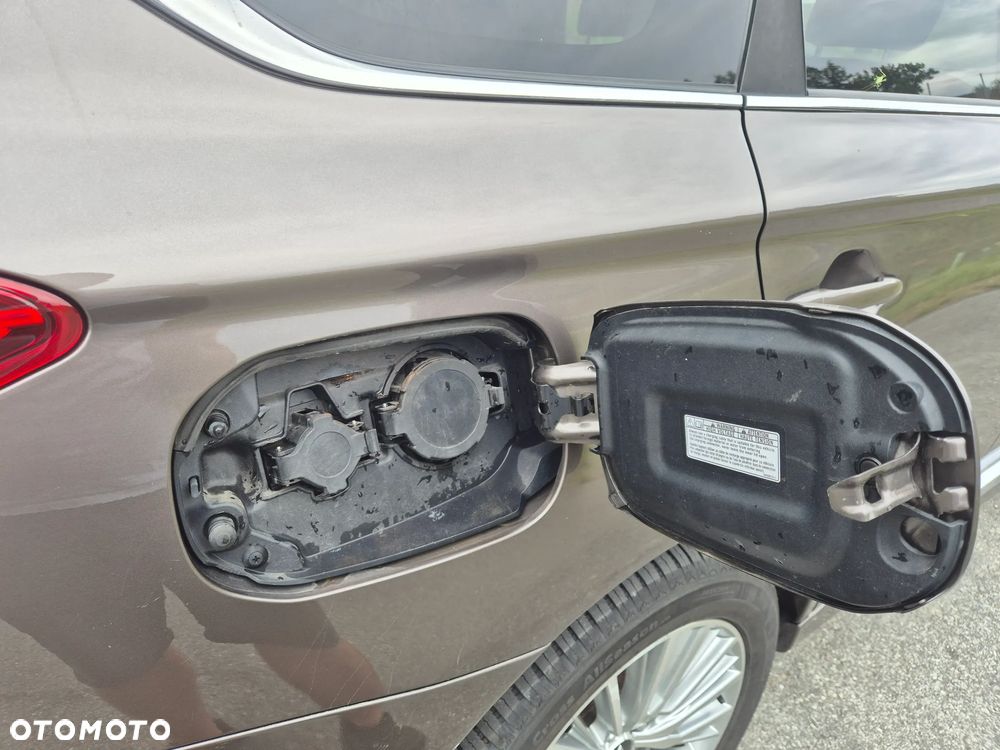 Mitsubishi Outlander - 12