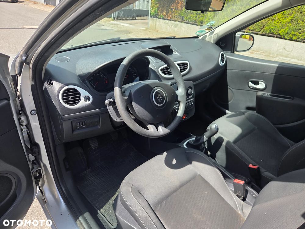 Renault Clio - 25