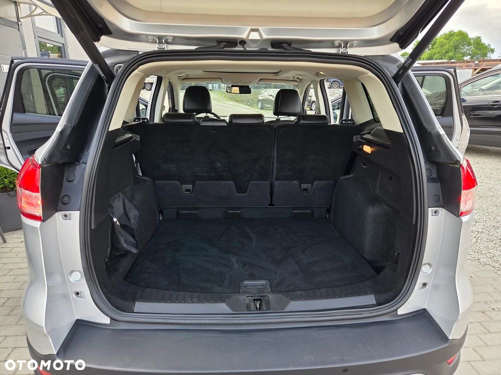 Ford Kuga 2.0 TDCi 2x4 Titanium - 16