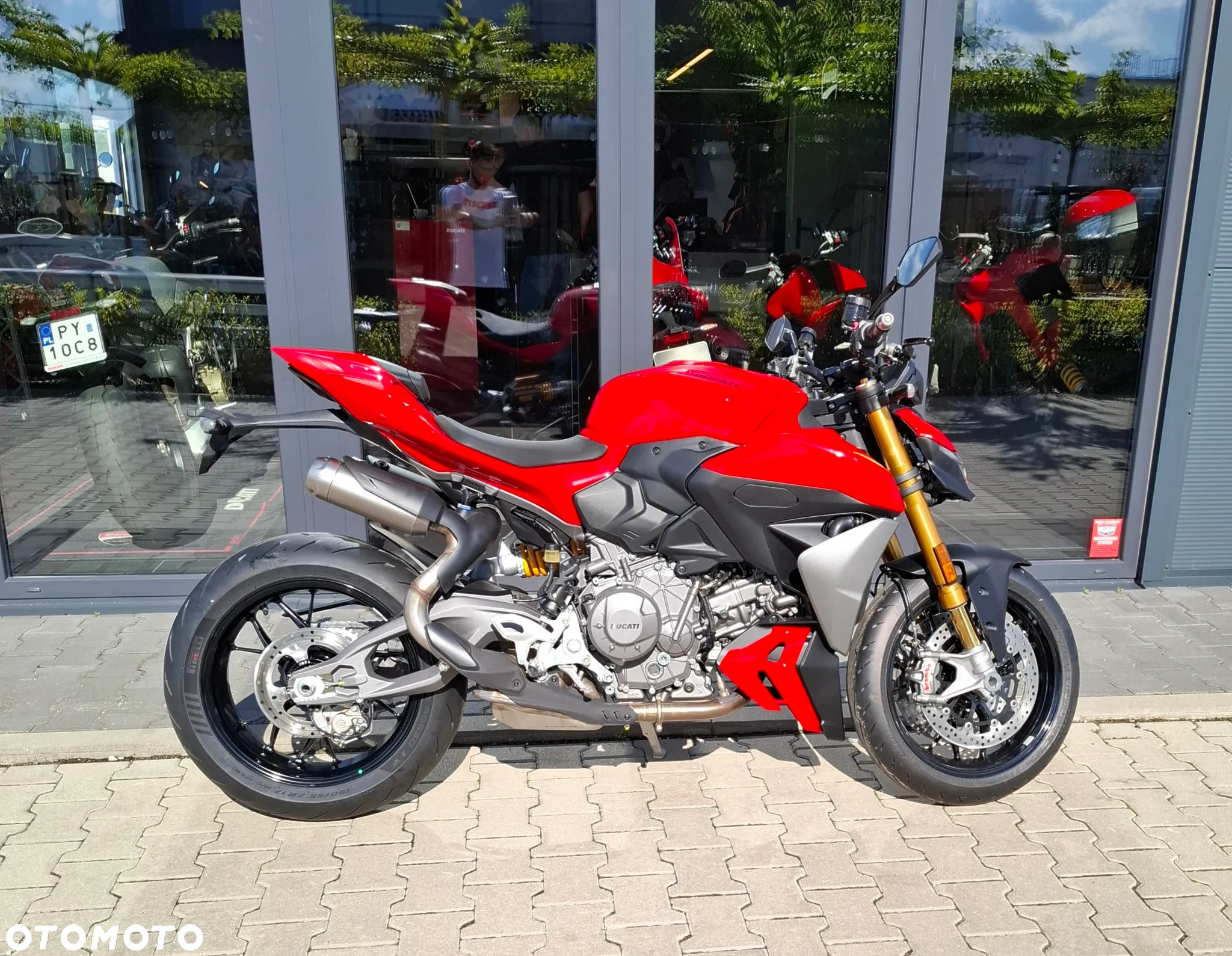 Ducati Streetfighter V2 - 2