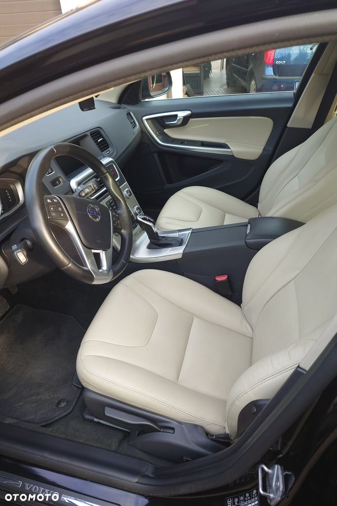 Volvo S60 T3 Drive-E Dynamic Edition (Momentum) - 23