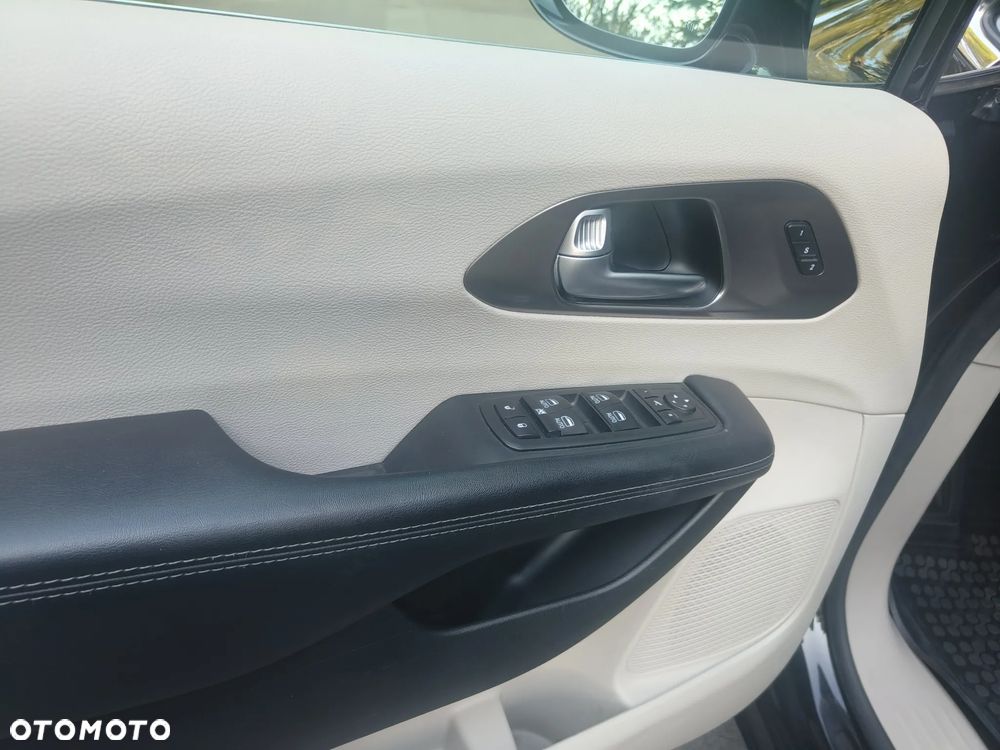 Chrysler Pacifica - 19