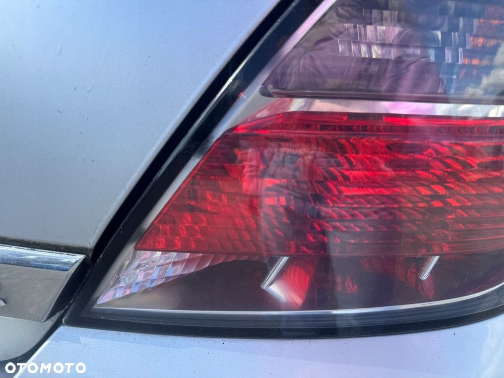 OPEL ASTRA H GTC LAMPA PRAWA TYLNA PRAWY TYŁ - 3