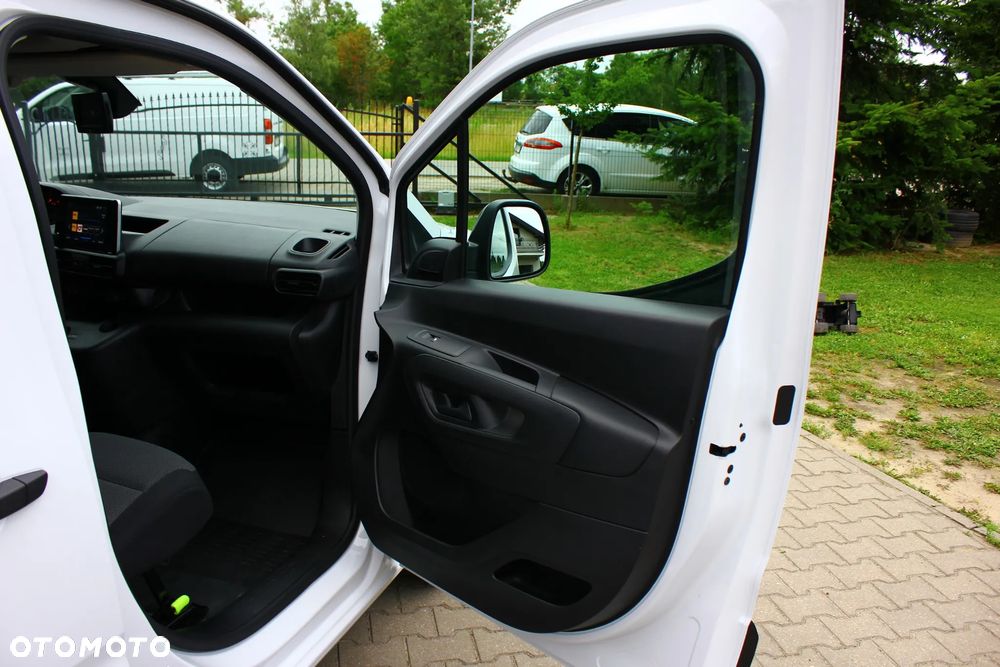 Peugeot PARTNER 1.5HDI 130KM AUTOMAT 8 BIEGÓW LONG DŁUGI 3 OSOBOWY PERFEKT AUTO NAVIGACJA KAMERY,ASYSTENTY,VF23% - 39