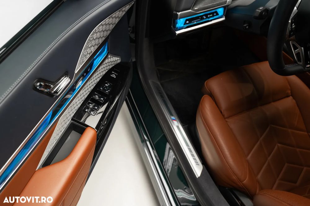 BMW i7 - 12