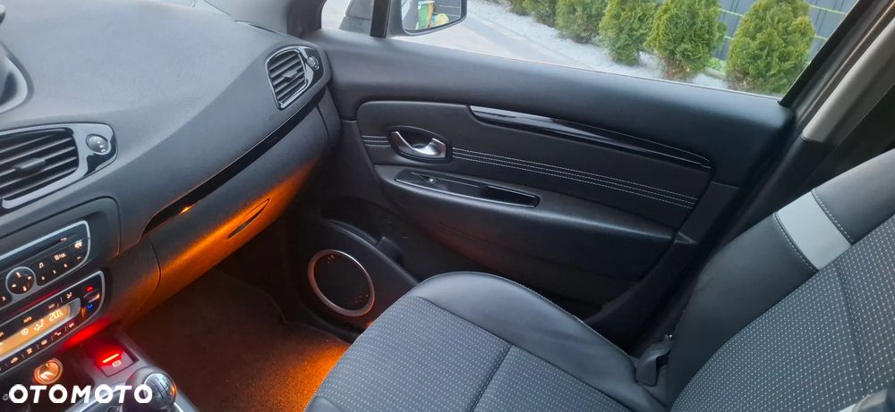 Renault Scenic 1.6 16V 110 Dynamique - 13
