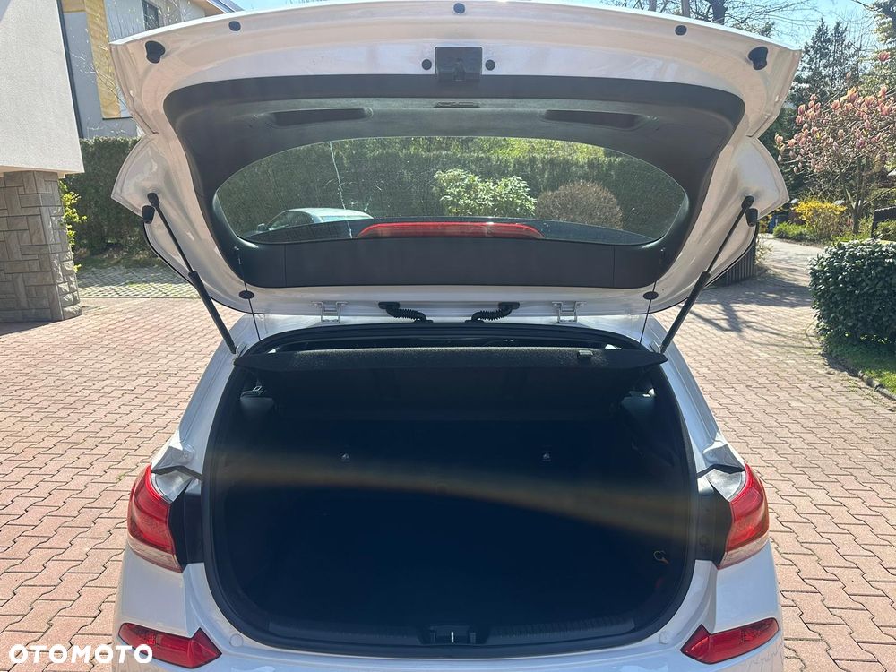 Hyundai i30 1.4 Classic + - 17