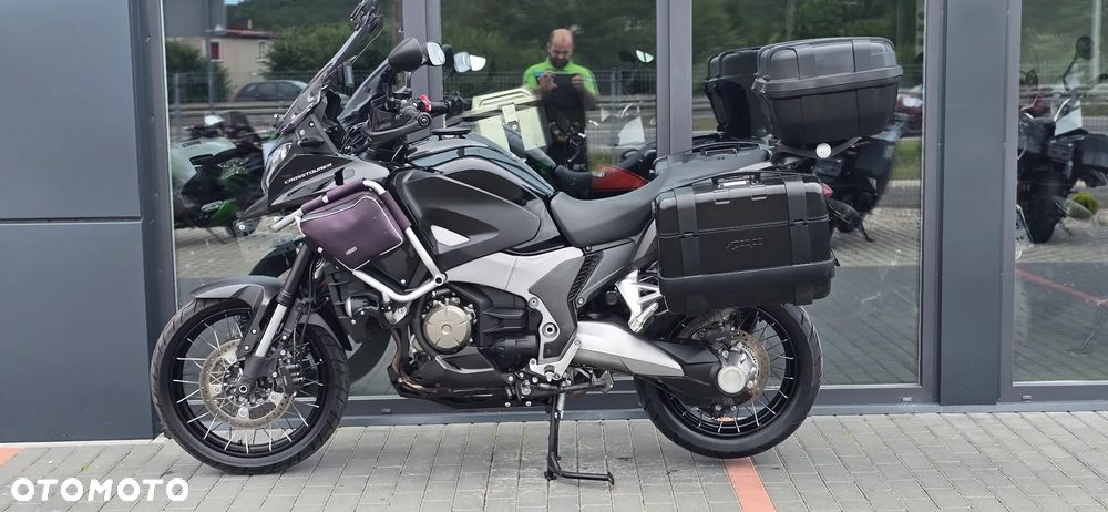 Honda VFR - 23
