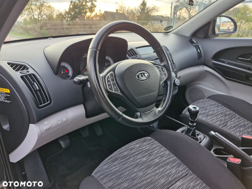 Kia Venga 1.4 CVVT Vision - 22