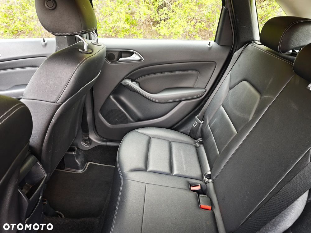 Mercedes-Benz Klasa B 180 BlueEFFICIENCY Edition - 32