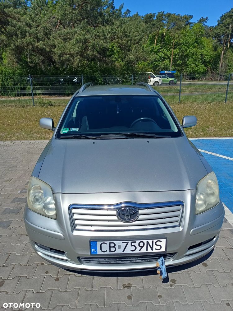 Toyota Avensis 2.2 D-4D Sol - 2