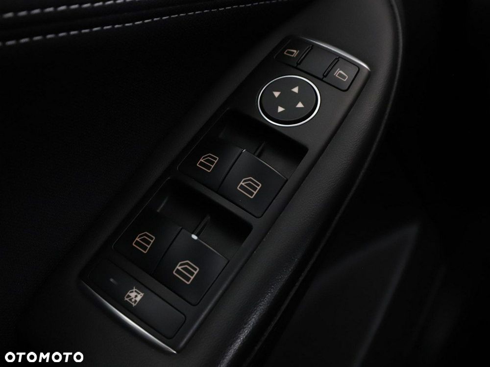 Infiniti Q30 - 31
