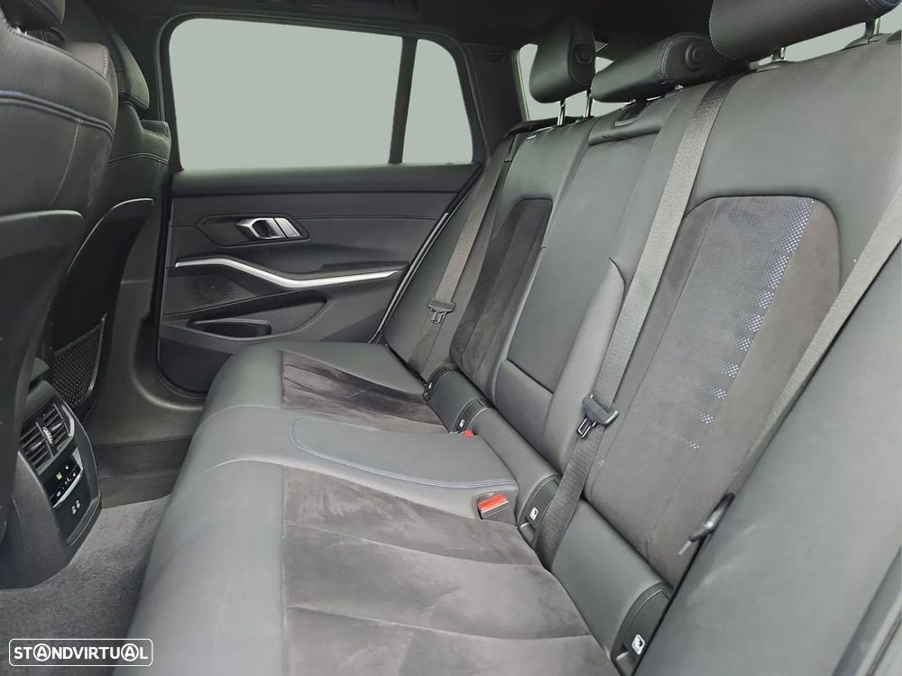 BMW 320 d Touring Auto - 11