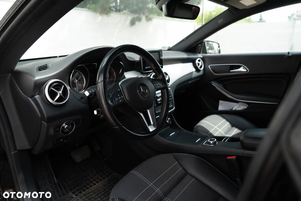 Mercedes-Benz CLA 180 7G-DCT - 12