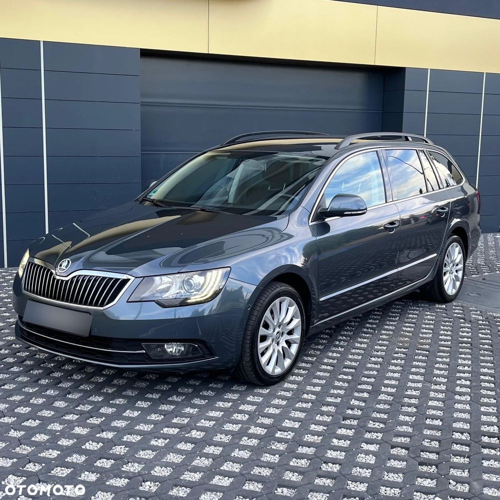 Skoda Superb 2.0 TDI DSG Exclusive - 2