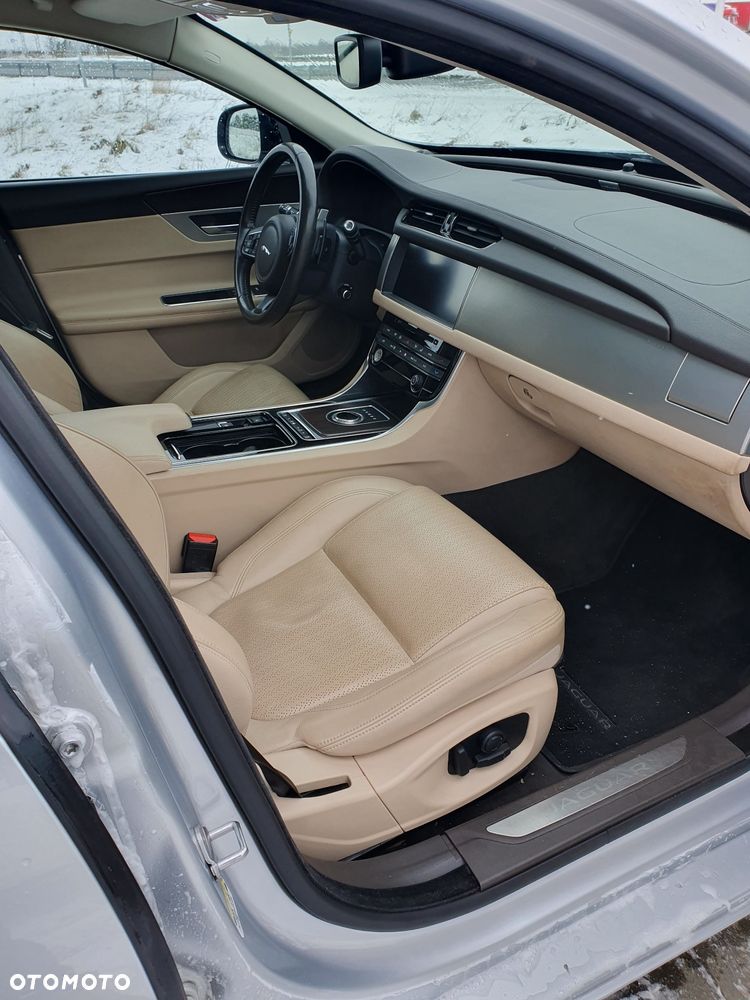 Jaguar XF 3.0 TDV6 Prestige - 5