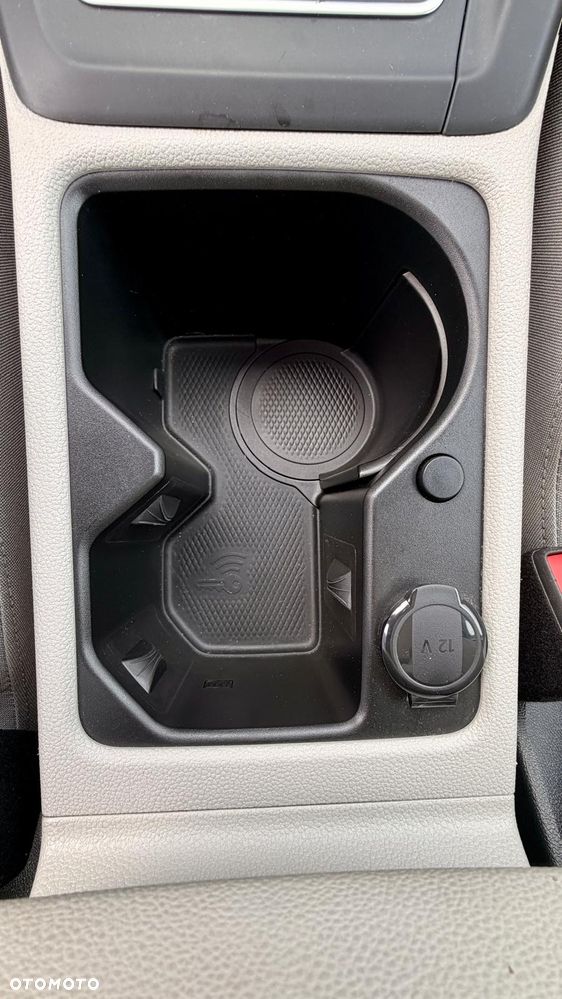 Volkswagen Golf 1.5 eTSI EVO Style DSG - 26