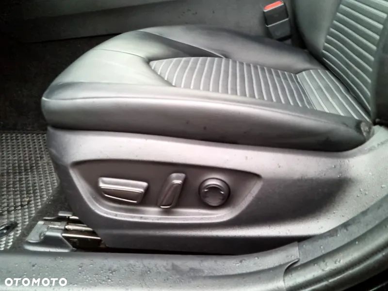 Toyota Camry 2.5 Hybrid Prestige CVT - 16