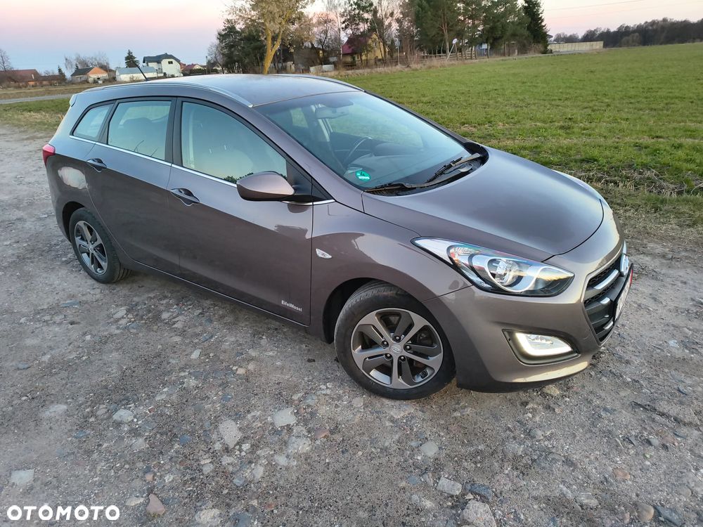 Hyundai i30 1.6 CRDi Fifa World Cup Edition - 1