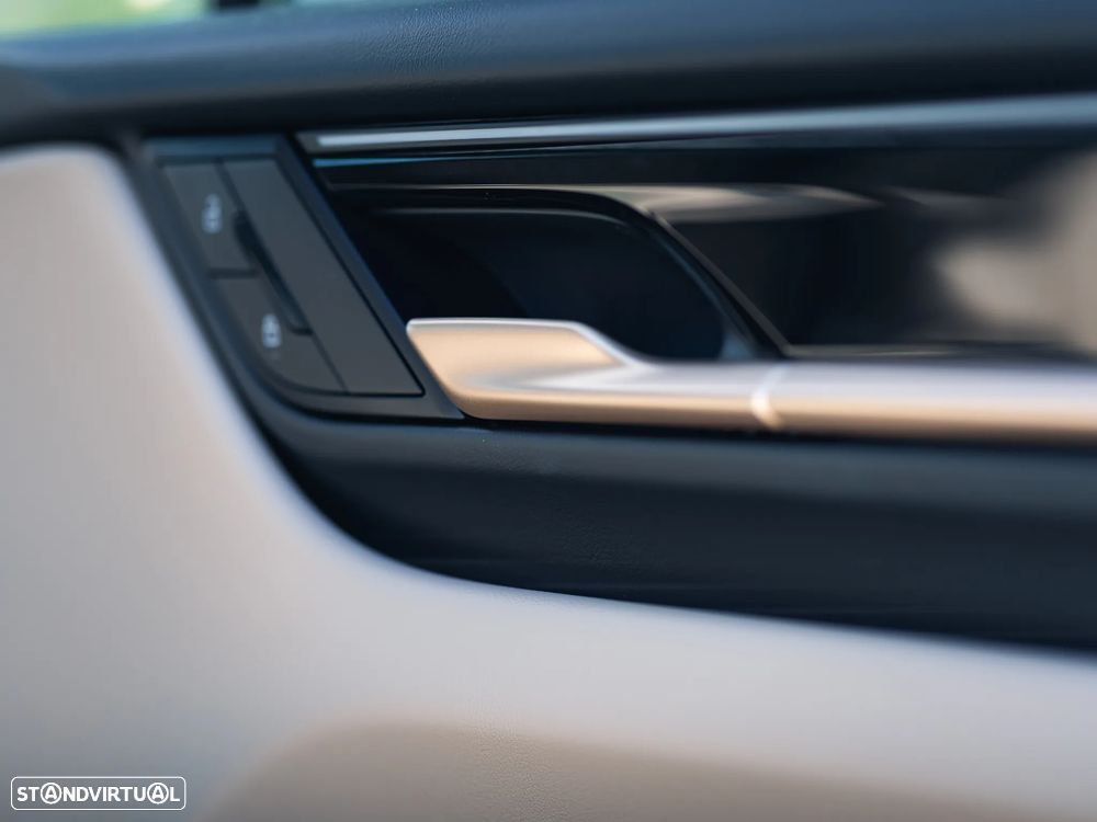 Porsche Macan Electric 4 - 24