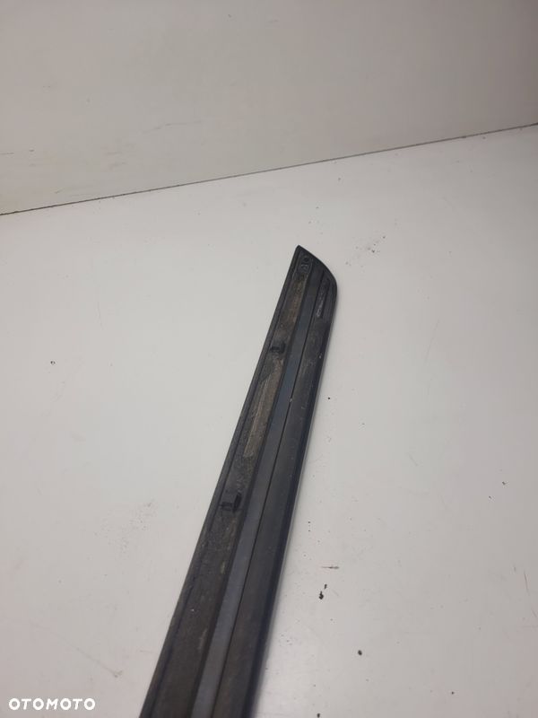 LISTWA DRZWI PRAWY TYŁ AUDI A3 8P LIFT 5D LY9B - 4