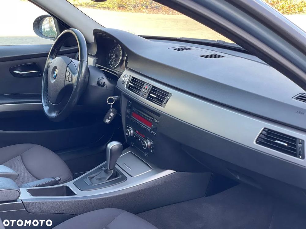 BMW Seria 3 ver-320i-touring - 8