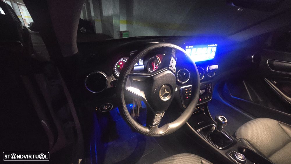 Mercedes-Benz CLA 180 - 4