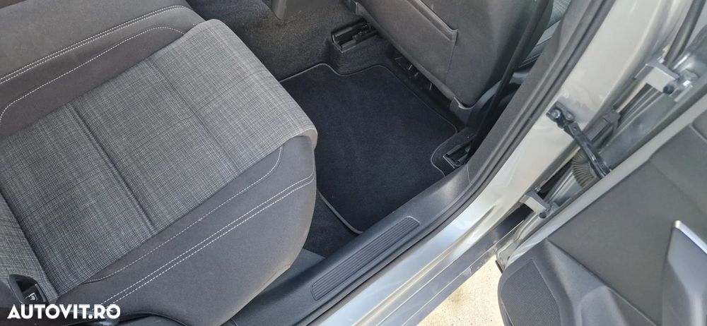 Volkswagen Passat - 16