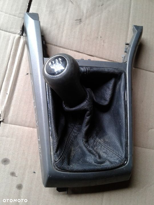 RAMKA OSŁONA ZMIANY BIEGÓW OPEL ASTRA III H