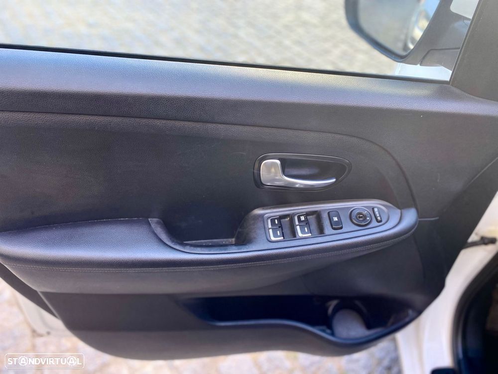 Kia Carens 1.7 CRDi ISG TX Aut. - 12