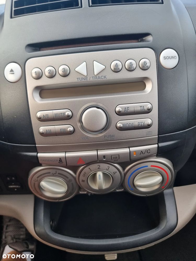 Daihatsu Sirion 1.3 - 6
