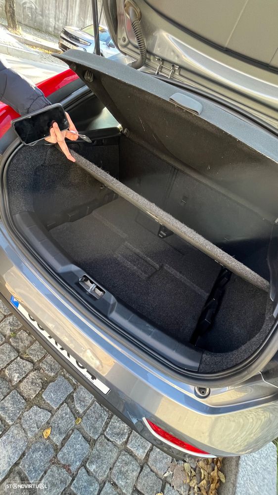 Volvo V40 2.0 D3 Momentum Geartronic - 33