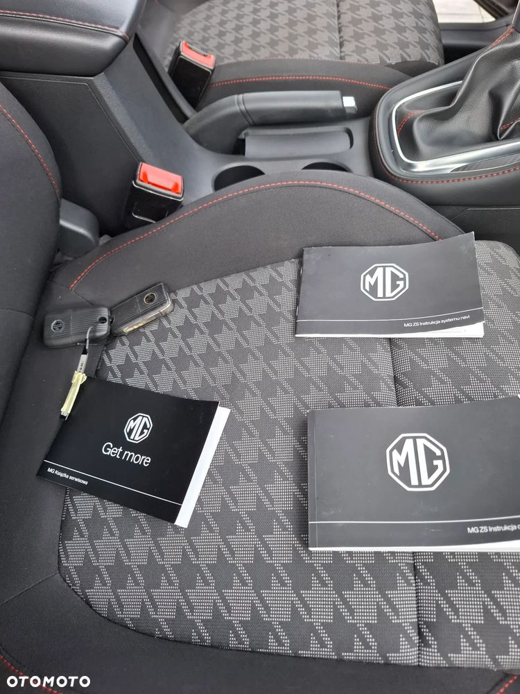MG ZS - 12