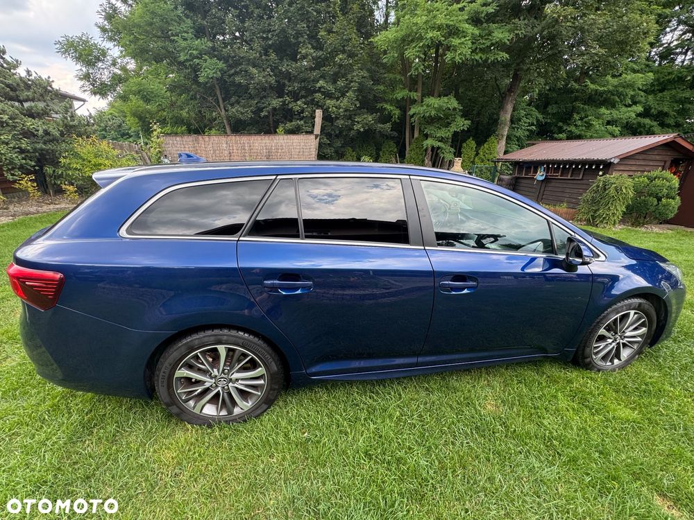Toyota Avensis 2.0 D-4D Prestige - 22
