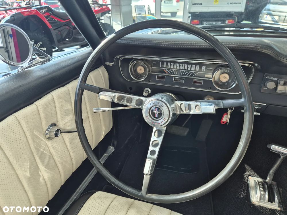 Ford Mustang - 30