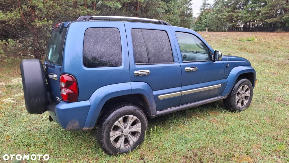Jeep Liberty 3.7 4x4 - 8