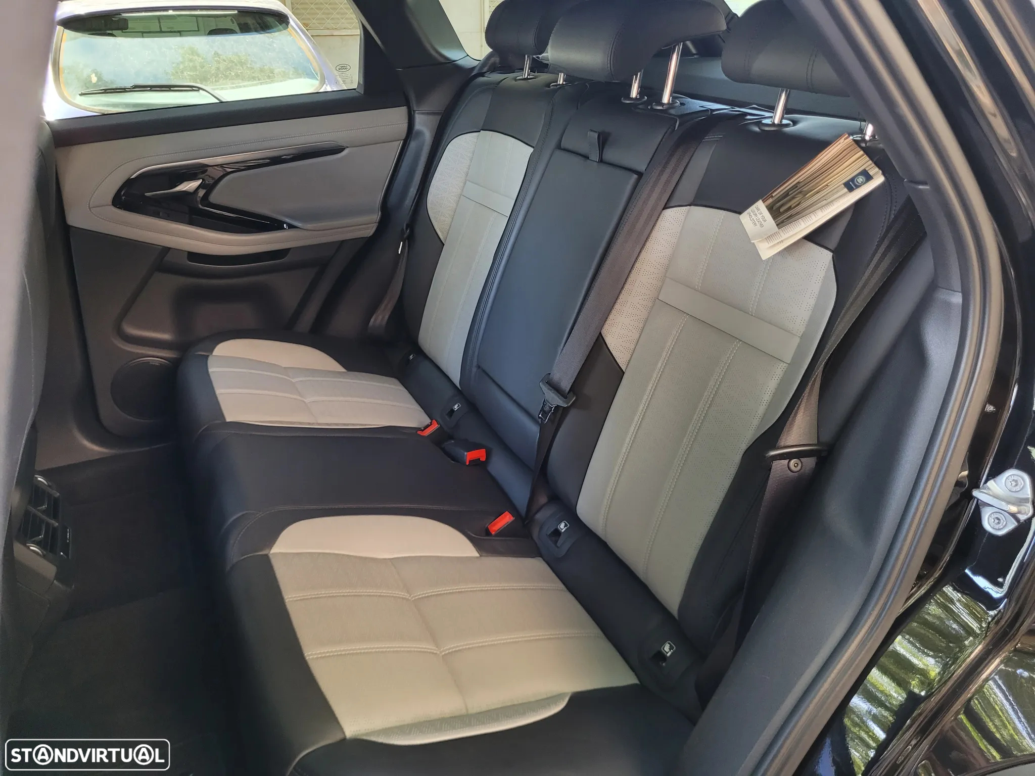 Land Rover Range Rover Evoque 2.0 D150 AWD R-Dynamic S Auto - 38