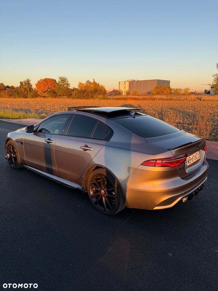 Jaguar XE 2.0 P300 AWD R-Dynamic HSE - 5